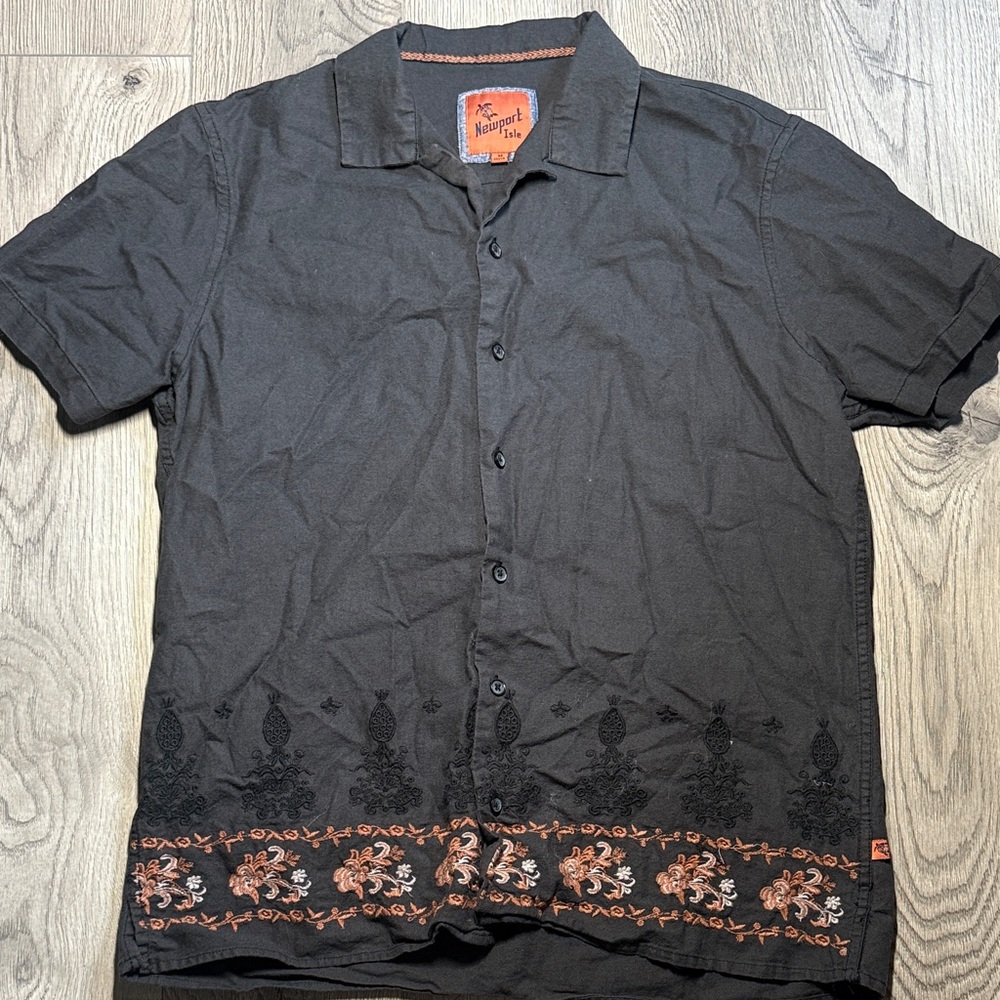Men's Black Short Sleeve Shirt with Embroidered Hem